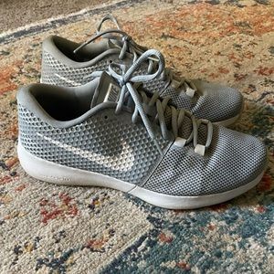 NIKE | Men’s Turf Training Cleat in Light Gray & White